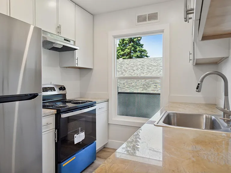 3441 Laguna Ave #2 — Photo 32
