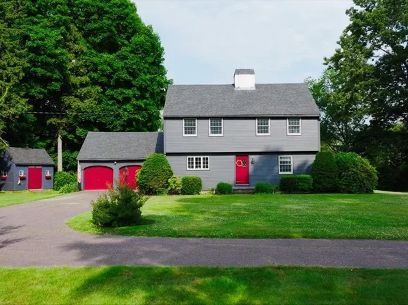 15 S Village Grn, Ipswich, MA 01938