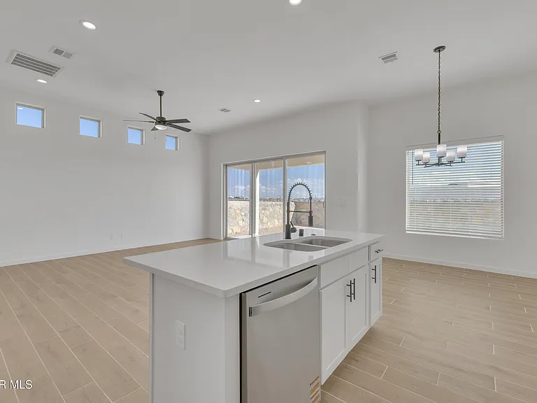 12716 Middlesbrough Ave — Photo 21