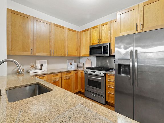 5th image of 105 Greene St APT 1001
