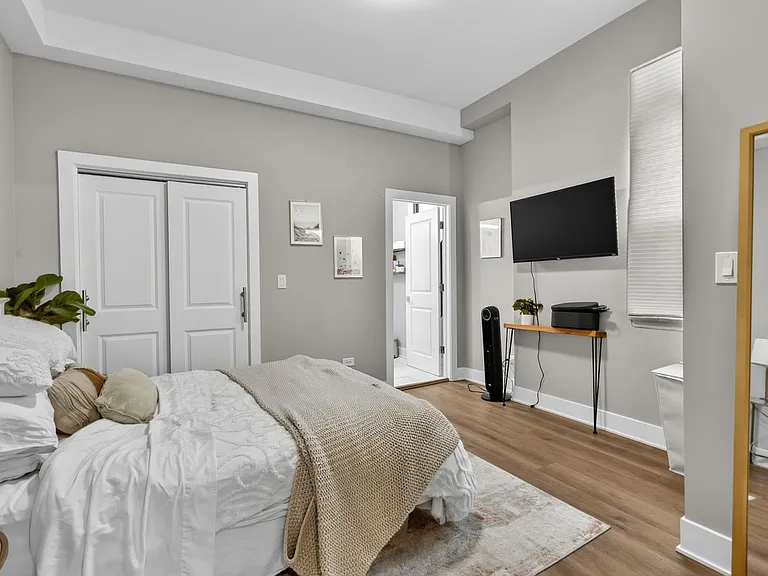 1421 N Dearborn St — Photo 38