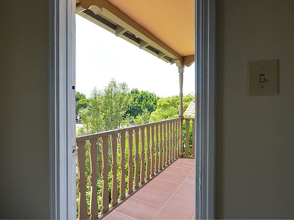 3rd image of 107 N Poinsettia Pl