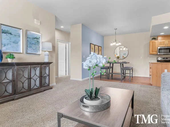 Seasons on 4th Avenue