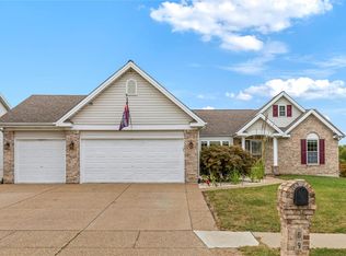 69 N Hillview Dr, Saint Peters, MO 63376