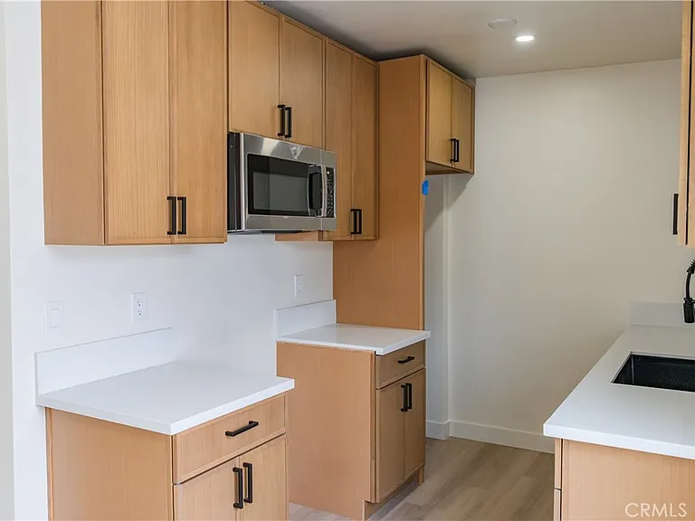3445 Edgehill Dr #4 — Photo 2