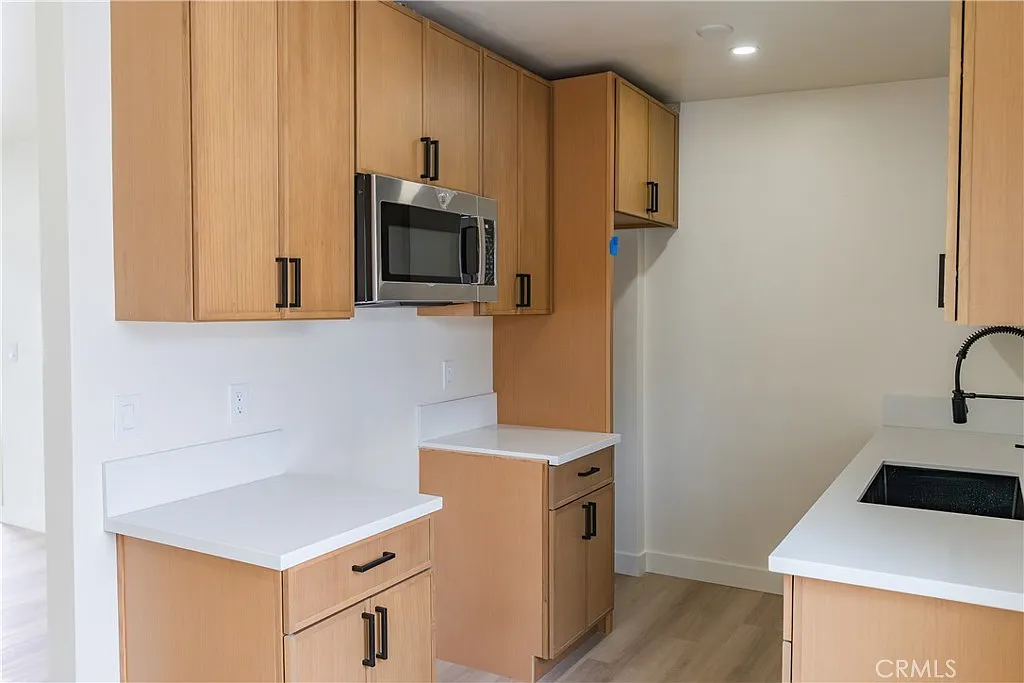 Building Photo - 3445 Edgehill Dr #4