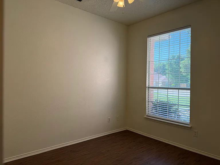 917 Dawson St — Photo 11
