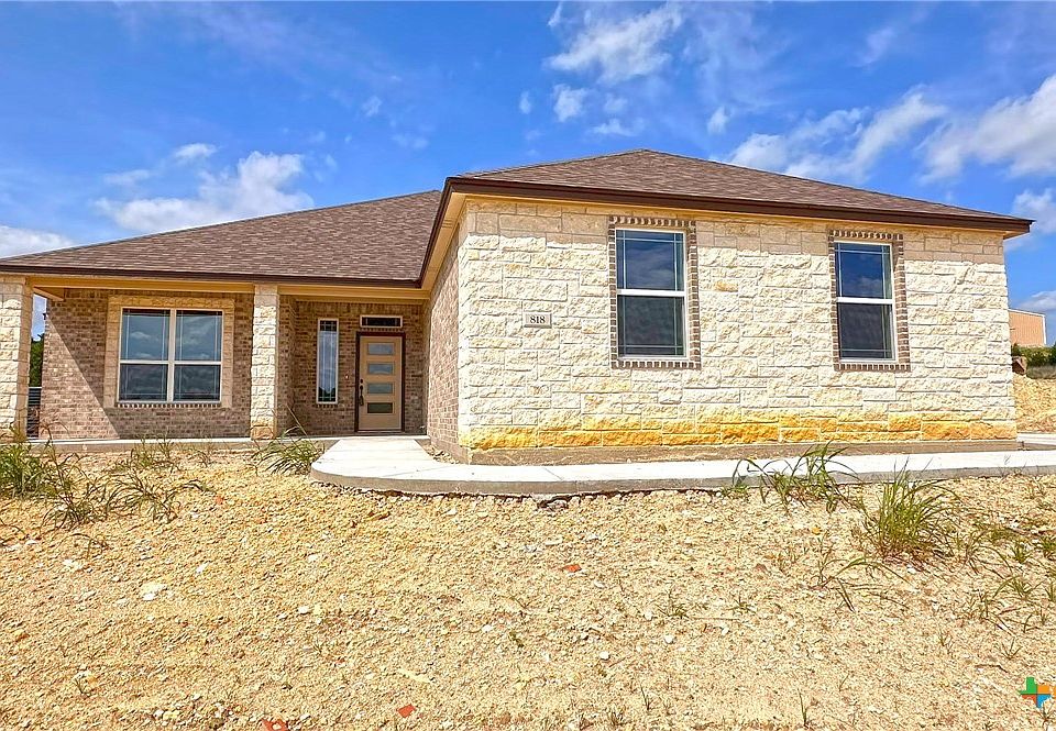1st image of 818 Estate Cir