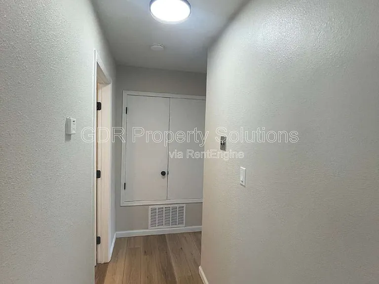 4733 Platinum Dr NE — Photo 33