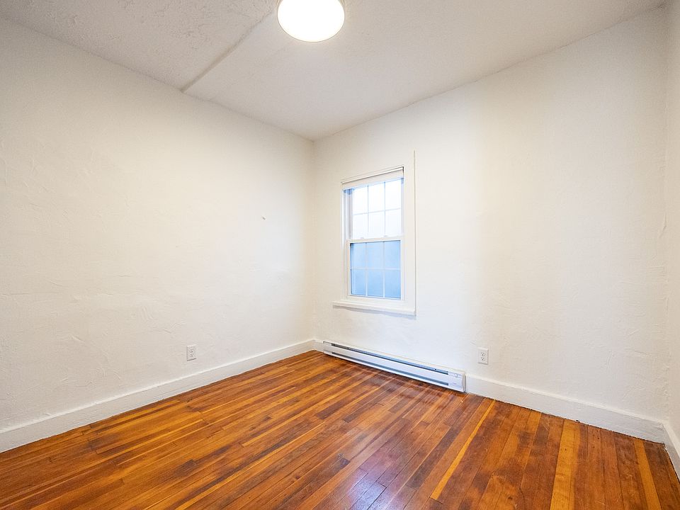 Third bedroom ideal for home office or guest room