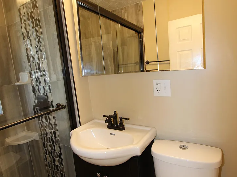 4816 Burt St #1/2-2 — Photo 10