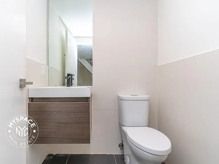 87 Montrose Ave #1R — Photo 11
