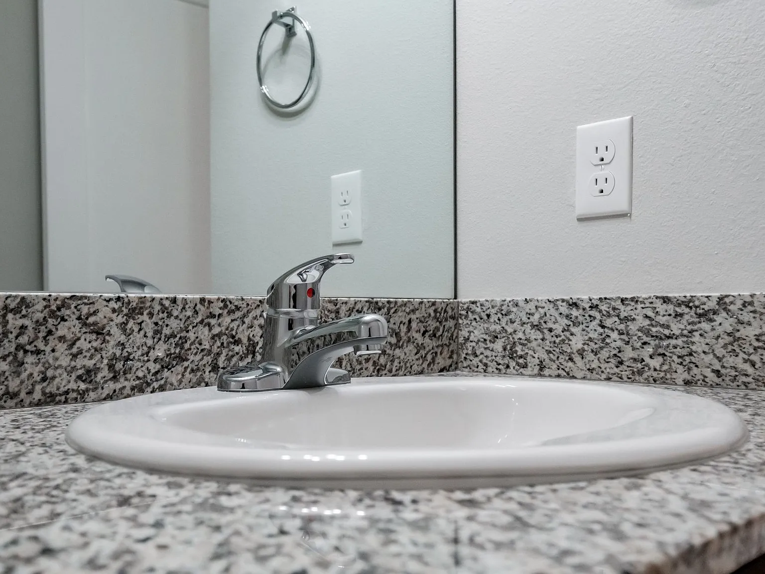 Evergreen Valley Apartments — Photo 3