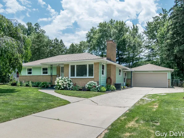 1448 Meadowlane Dr SE, Kentwood, MI 49508