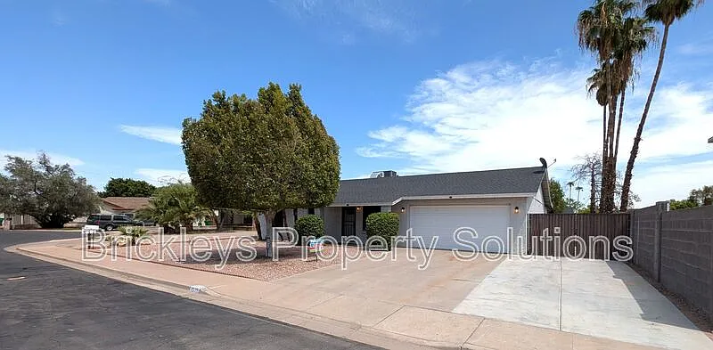 3 bed, 2.0 bath, 1506 sqft, $2,300 — Photo 3