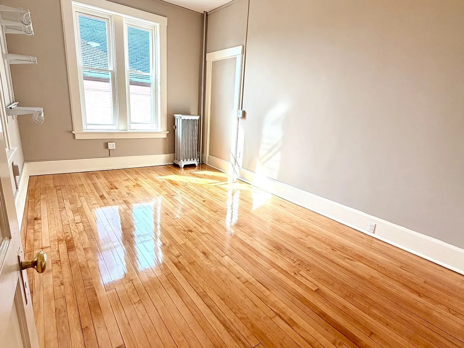 3 bed, 956 sqft, $3,600 — Photo 2