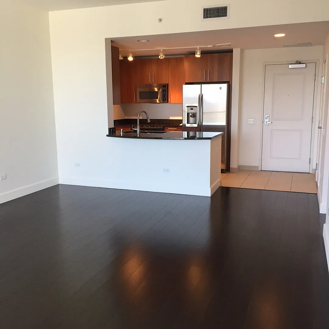 Strip Views On 32nd Floor — Photo 3