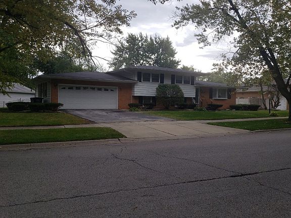 3rd image of 18831 Wildwood Ave