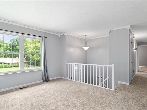 3rd image of 6899 Pleasant Valley Ct