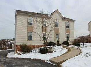 708 Woodbridge Dr, Oakdale, PA 15071