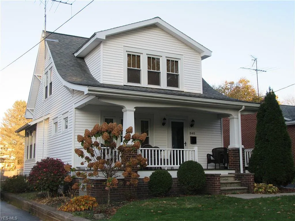 840 Homewood Ave photo 1