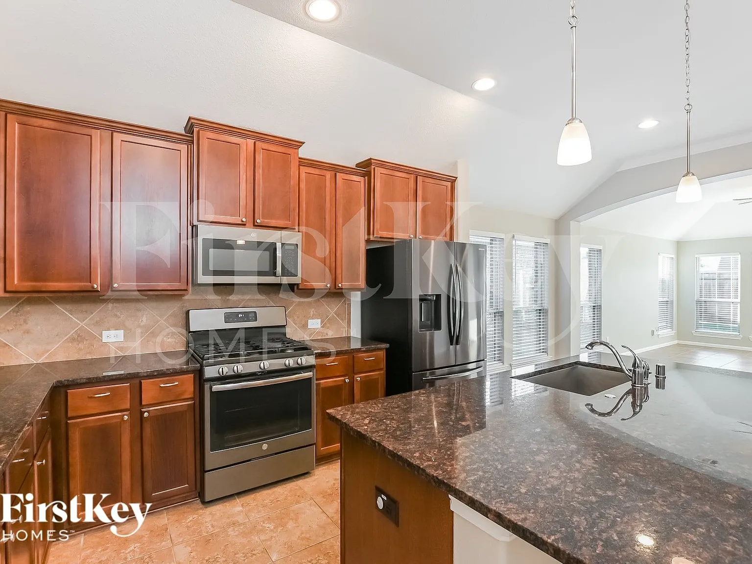 4 bed, 2.0 bath, 1794 sqft, $2,000 — Photo 4