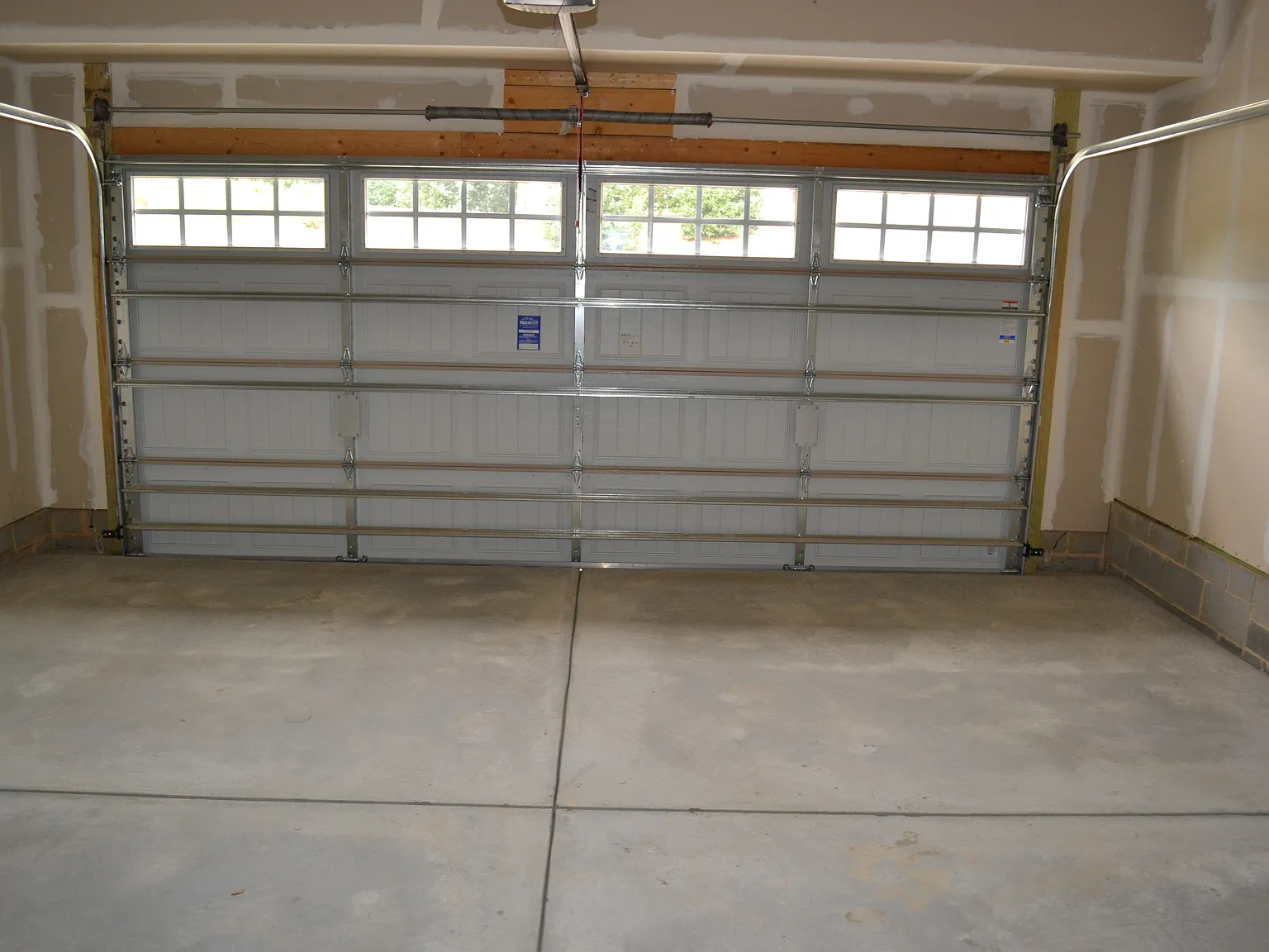3 bed, 2.5 bath, 1700 sqft, $2,300 — Photo 4