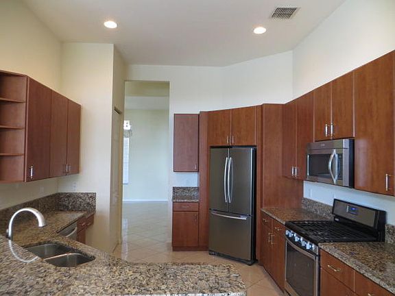 5th image of 106 NW Rockbridge Ct