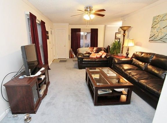 3rd image of 3280 Hanover Dr