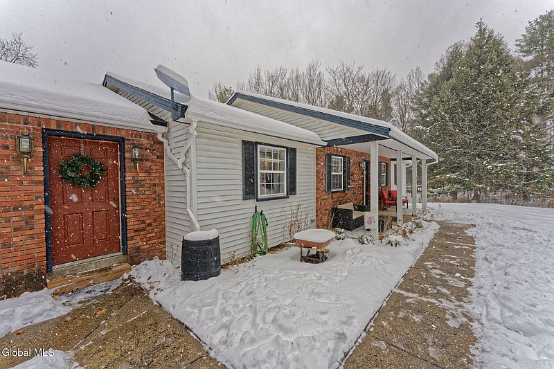 3rd image of 35 Pinewood Way