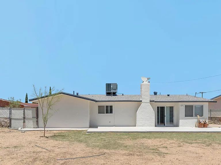 10516 Cuesta Brava Ln — Photo 32