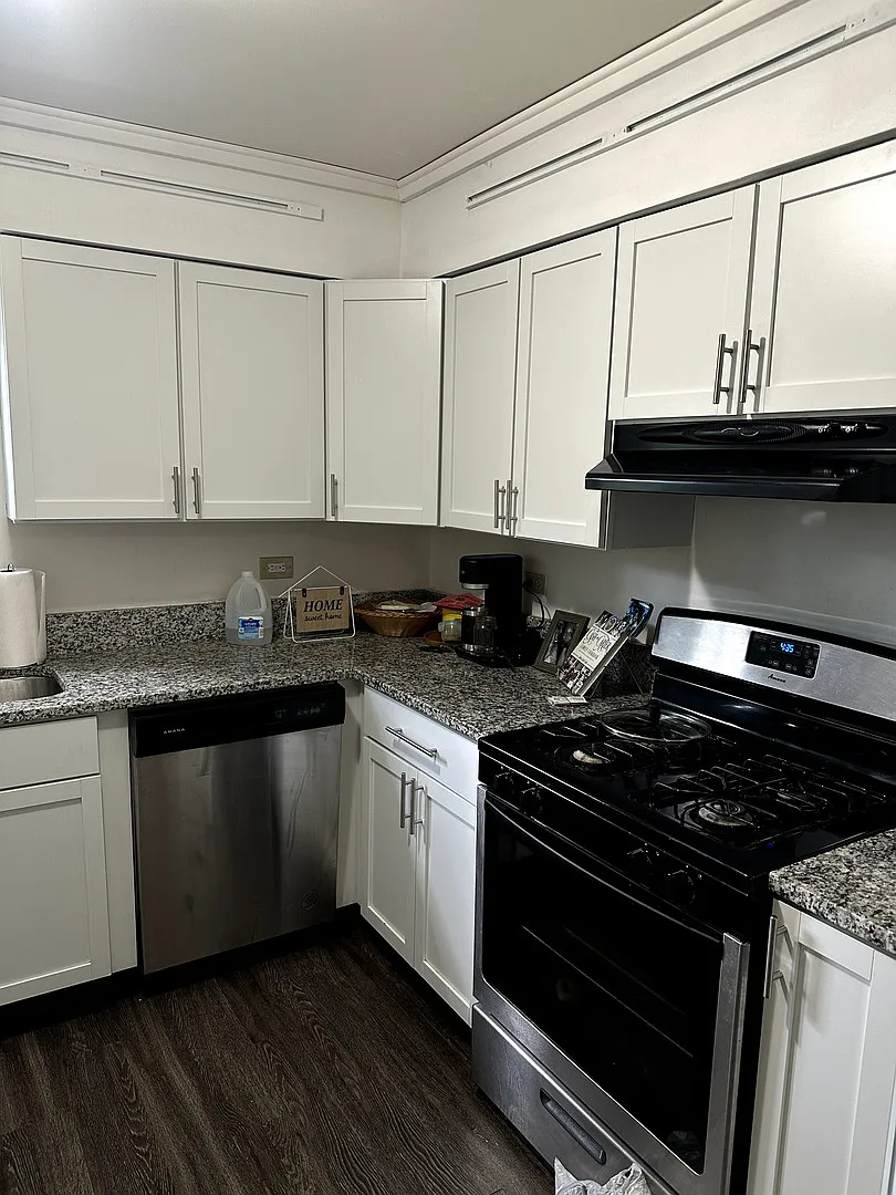 2 bed, 810 sqft, $2,200 — Photo 3