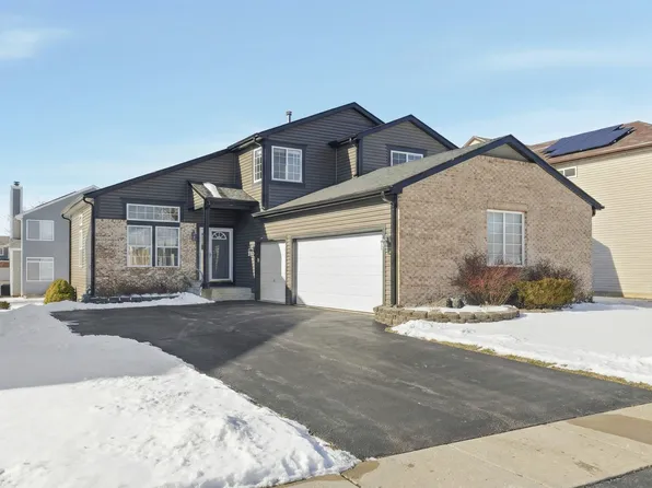 9038 Hillcrest Ln, Woodridge, IL 60517