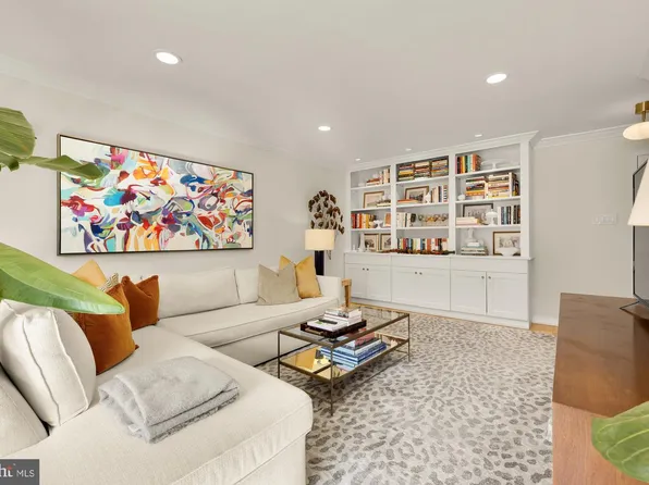 2501 Calvert St NW APT 308, Washington, DC 20008