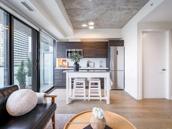 11 Charlotte St Unit 2004, Toronto, ON M5V 0M6