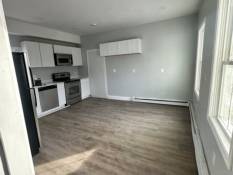121 Bay St — Photo 6