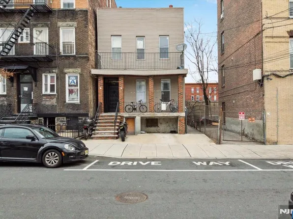 710 24th St, Union City, NJ 07087