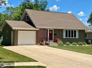 403 S Main St, Carroll, IA 51401