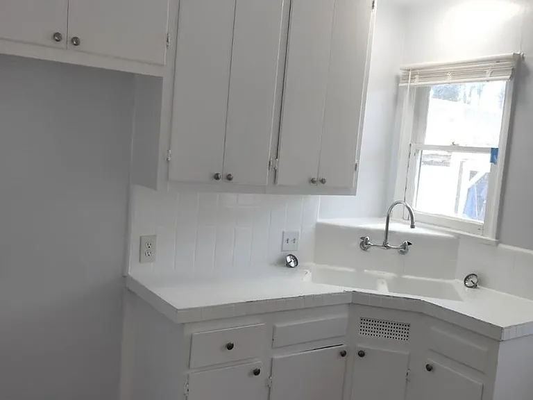 1641 N Hobart Blvd — Photo 2