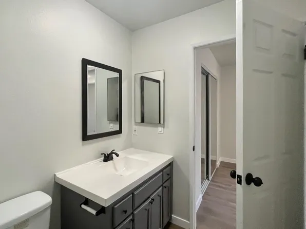 855 E 120th St #3, Los Angeles, CA 90059