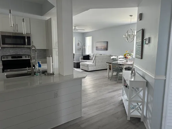 1006 Mainsail Dr Unit 211, Naples, FL 34114