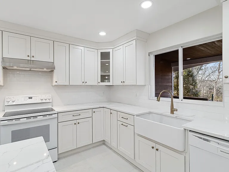 1 Woodview Way — Photo 6