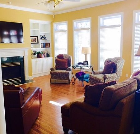 Living Room
						:
						Living Room