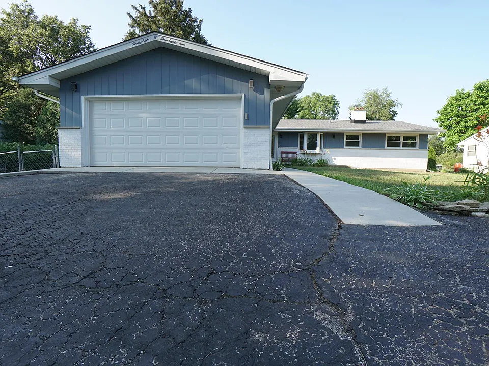 28W345 Behrs Circle Dr S