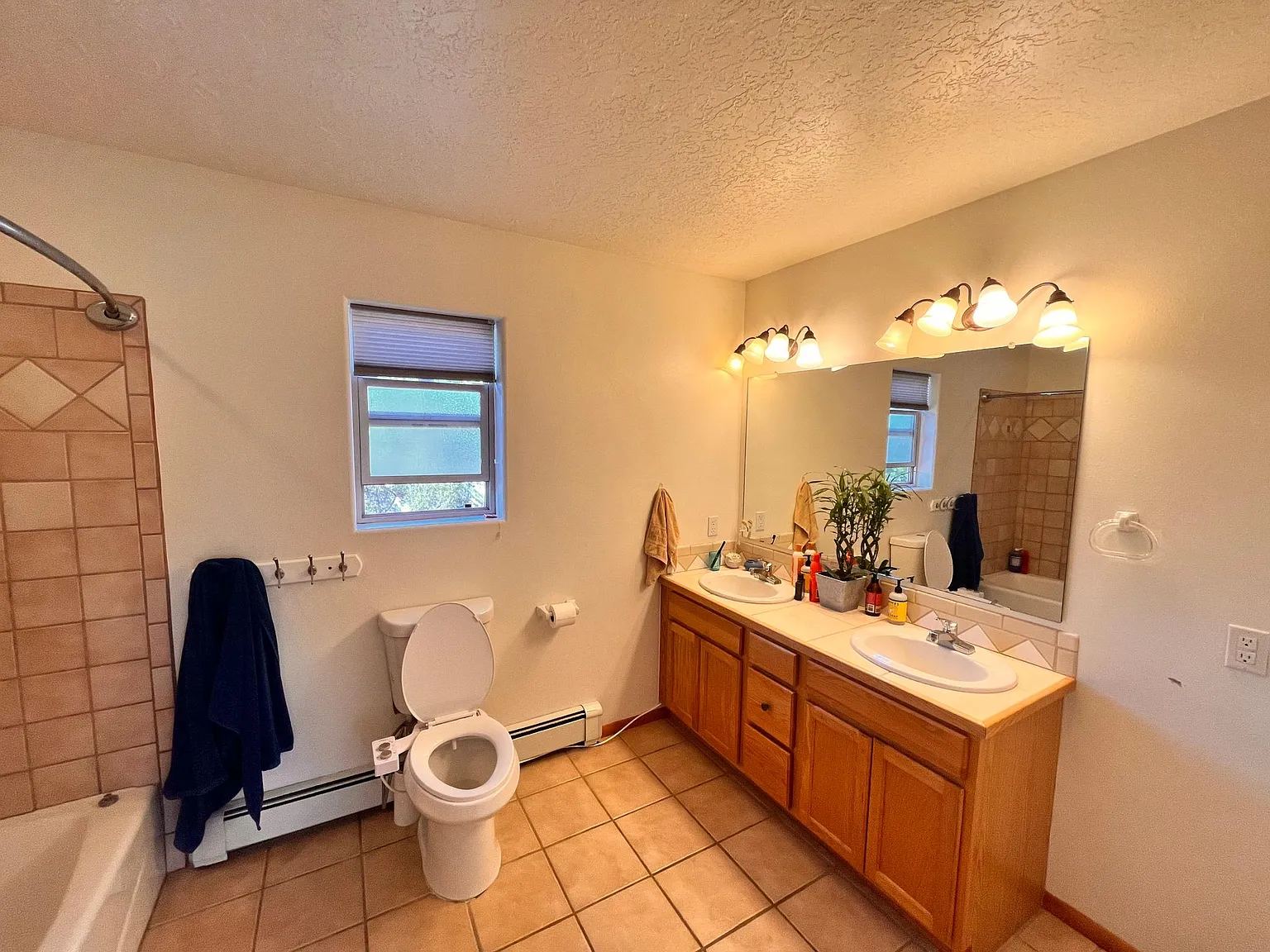 3 bed, 1842 sqft, $2,856 — Photo 4