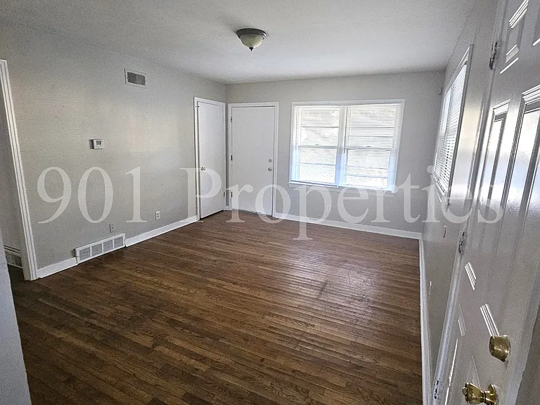 1612 Hopewell Rd — Photo 2