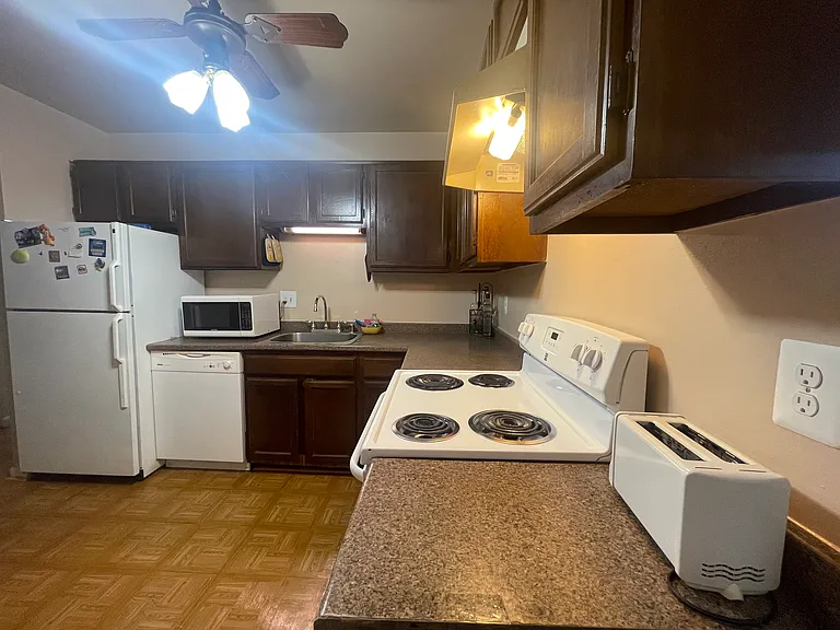 613 Center St — Photo 53