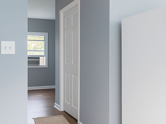 Bathroom / Hallway:
