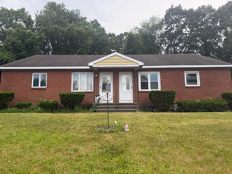 5 Saybrook Dr #B — Photo 1