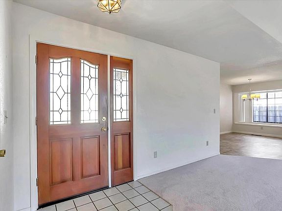 4th image of 680 Neil Dr